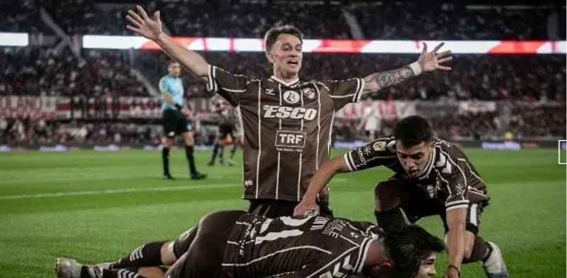 Ньюэллз Олд Бойз - Платенсе