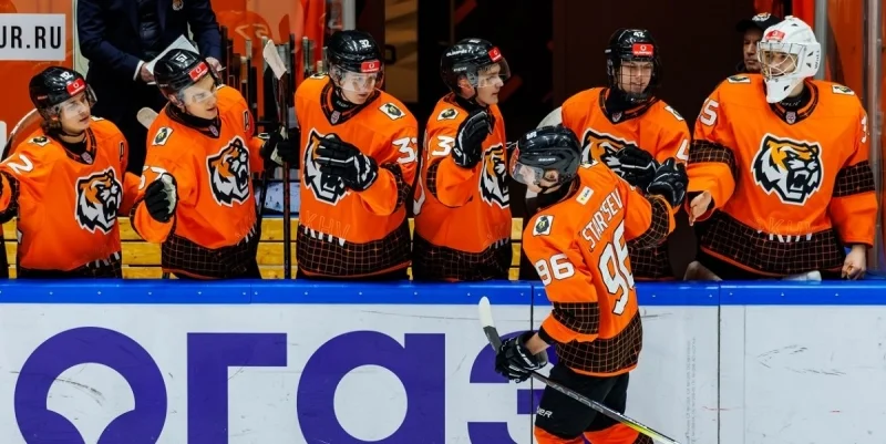 Амурские Тигры - Красная Машина