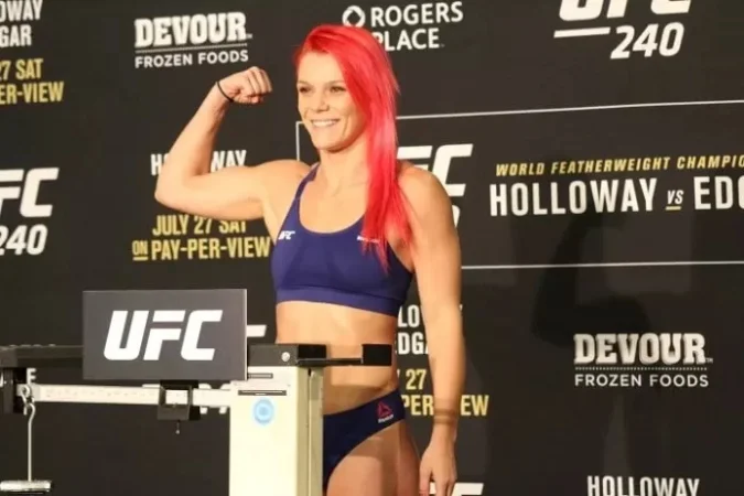 Аманда Лемос - Джиллиан Робертсон