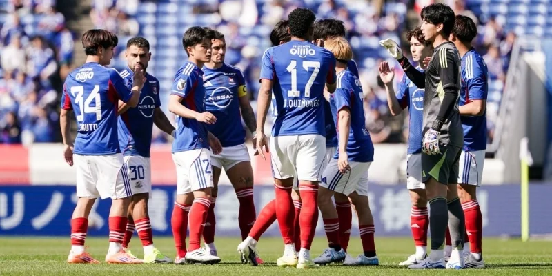 Мито Холлихок - Йокогама Маринос