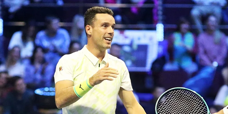 Джеймс Дакворт - Роберто Баутиста