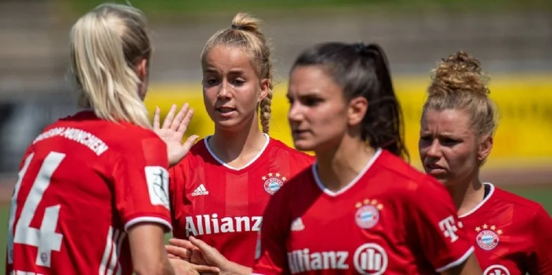 Бавария Мюнхен (Ж) - Манчестер Юнайтед (Ж)