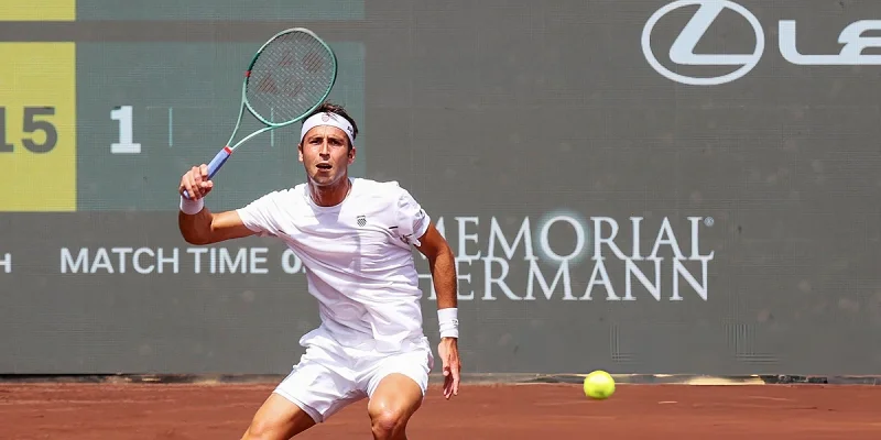 Томас Этчеверри - Алекс Болт