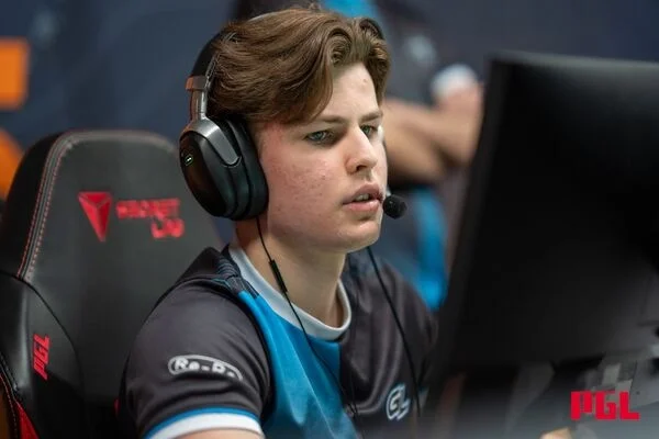 RED Canids - Gentle Mates RED Canids - Gentle Mates