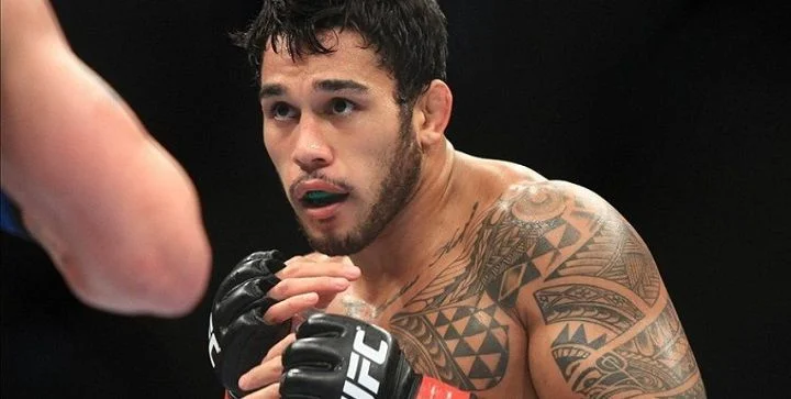 - Брэд Таварес - Брэд Таварес