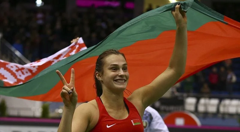 - Айла Томлянович - Айла Томлянович