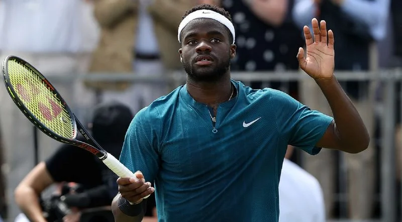 Мариуш Копил - Фрэнсис Тиафо