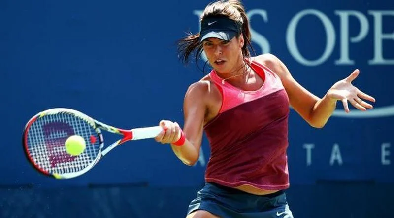 - Айла Томлянович - Айла Томлянович