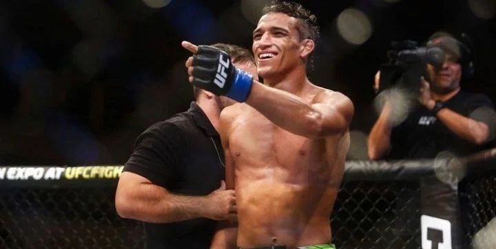 Чарльз Оливейра - Кристос Гиагос Чарльз Оливейра - Кристос Гиагос