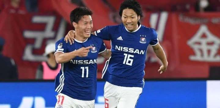 Йокогама Маринос - Саппоро