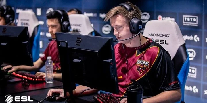 Renegades - MOUZ Renegades - MOUZ