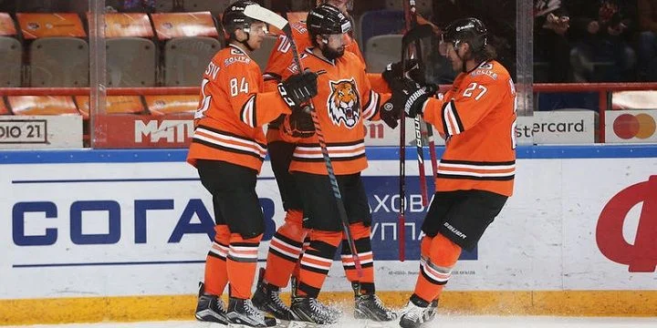 Амур - Авангард