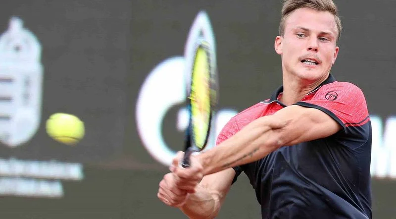 Мартон Фучович - Кэмерон Норри