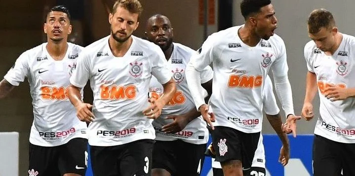 Коринтианс - Депортиво Лара