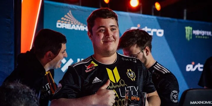 Team Vitality - Ninjas in Pyjamas Team Vitality - Ninjas in Pyjamas
