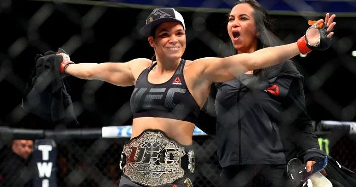 Аманда Нуньес - Холли Холм Аманда Нуньес - Холли Холм