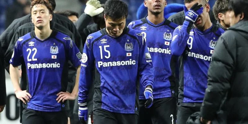 Йокогама Маринос - Оита