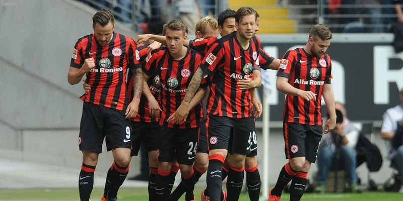 Айнтрахт Фр - Флора