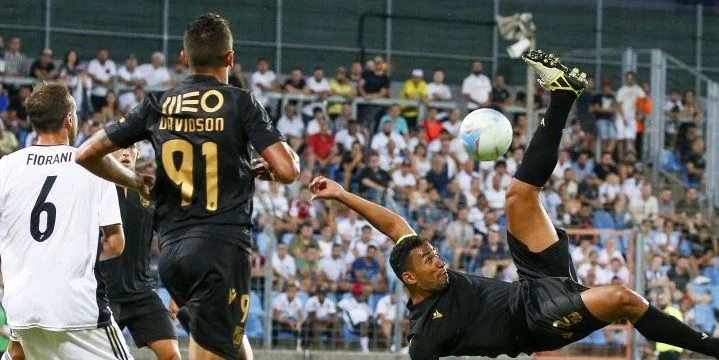 Витория Гимарайнш - Женесс Витория Гимарайнш - Женесс