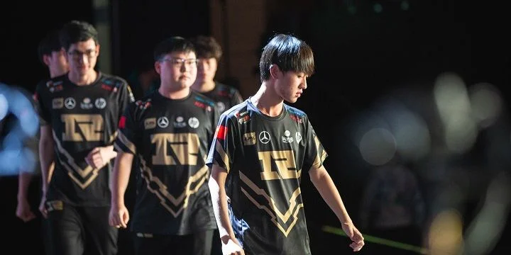 Royal Never Give Up - Bilibili Gaming Royal Never Give Up - Bilibili Gaming