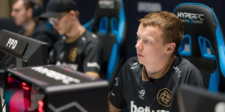 Ninjas in Pyjamas - Fnatic Ninjas in Pyjamas - Fnatic