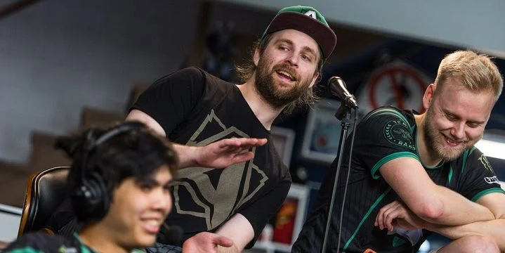 Alliance - Royal Never Give Up