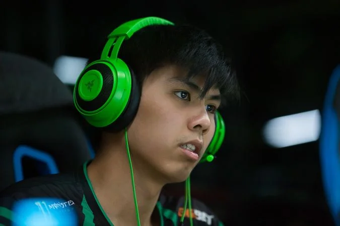 Newbee - Infamous Newbee - Infamous