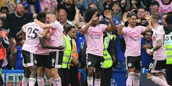 Шеффилд Юн - Лестер