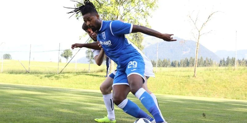 Волунтари - Университатя