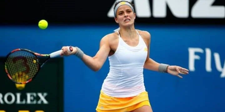 Николь Гиббс - Дженнифер Брэди