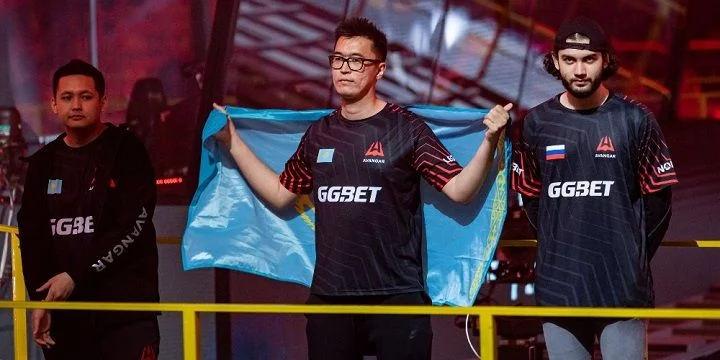 100 Thieves - Avangar