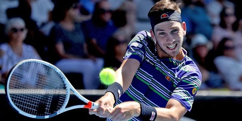 Петер Гойовчик - Кэмерон Норри