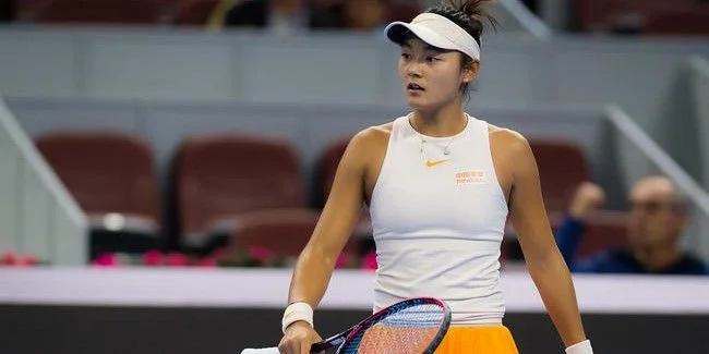 Ван Яфань - Лорен Дэвис