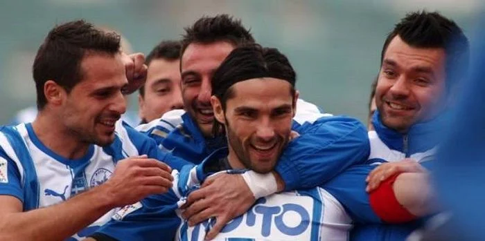 Айоликос - Ники Волос