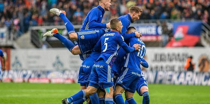 Пяст Гливице - Ягелония