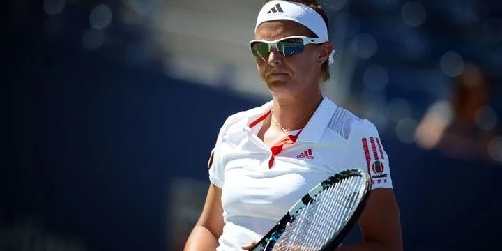 Хэйли Баптист - Кирстен Флипкенс