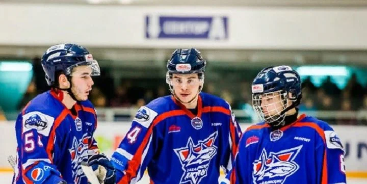 Сахалинские Акулы - МХК Спартак