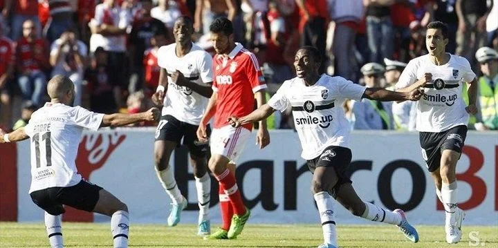 Витория Гимарайнш - Стандард