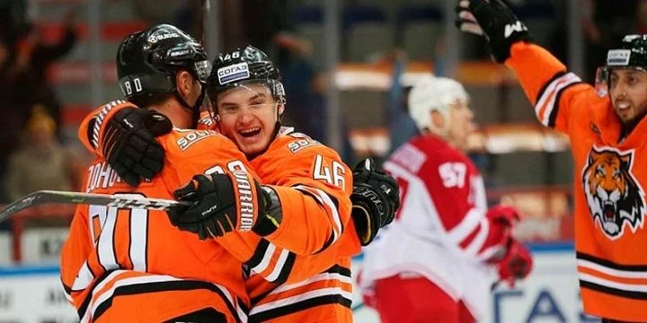 Амур - Авангард