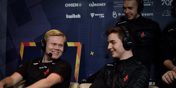 Ninjas in Pyjamas - Astralis Ninjas in Pyjamas - Astralis