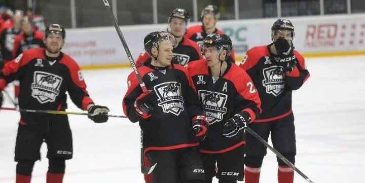 Нефтяник Ал - Торос Нефтяник Ал - Торос