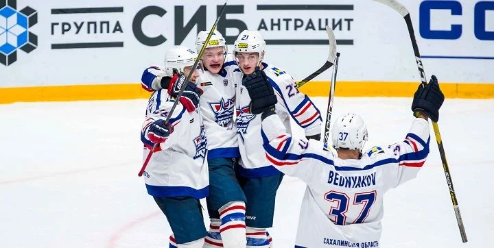 Сахалинские Акулы - Амурские Тигры