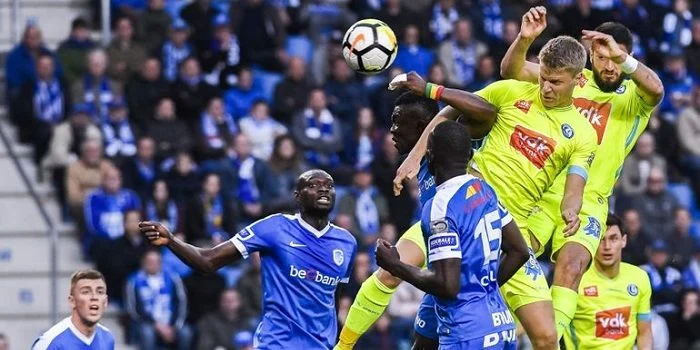 Генк - Стандард