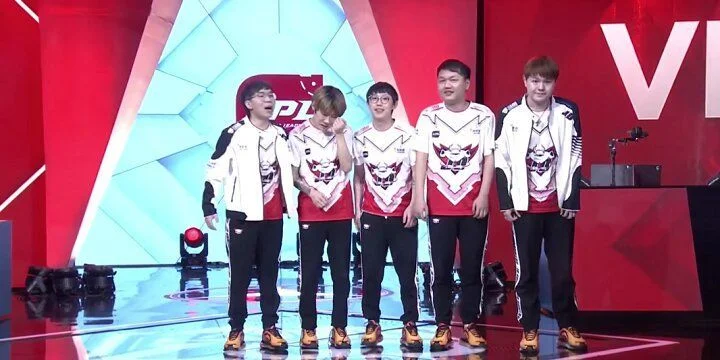 Top Esports - JD Gaming Top Esports - JD Gaming
