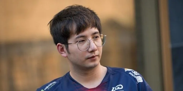 PSG.LGD - Royal Never Give Up PSG.LGD - Royal Never Give Up