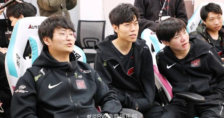 Top Esports - Rogue Warriors Top Esports - Rogue Warriors