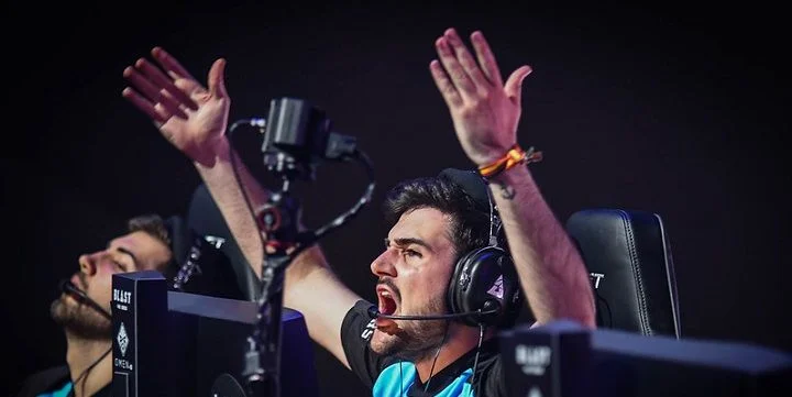 Movistar Riders - c0ntact Movistar Riders - c0ntact