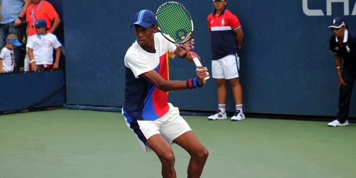 Кристофер Юбэнкс - Кевин Кинг