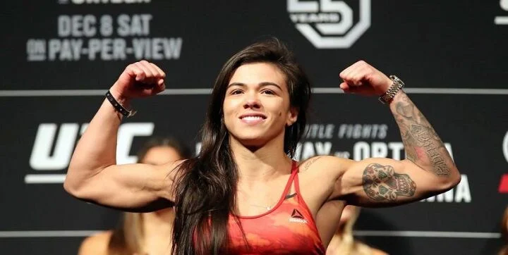 Клаудия Гаделья - Анджела Хилл