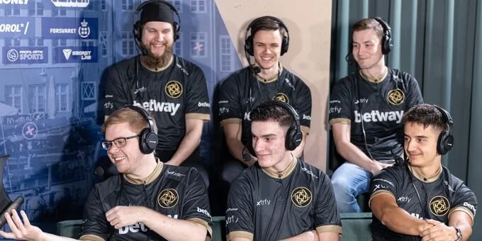 Ninjas in Pyjamas - Team Heretics Ninjas in Pyjamas - Team Heretics